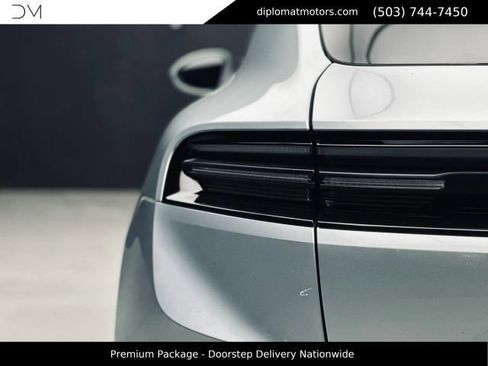 Used 2025 Porsche Macan 4 Electric w/ Premium Package AWD/4WD image 15