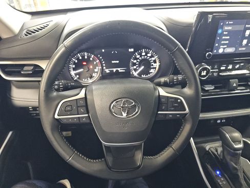 Used 2025 Toyota Highlander LE image 13