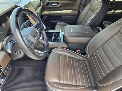 Certified 2025 GMC Yukon Denali Ultimate AWD/4WD image 14