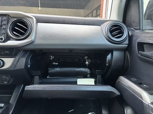 Used 2022 Toyota Tacoma SR5 image 40