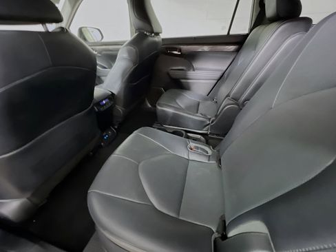 Used 2022 Toyota Highlander Limited image 29