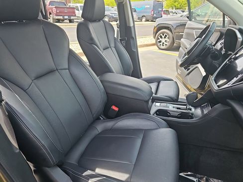 Used 2023 Subaru Ascent Limited AWD/4WD image 10