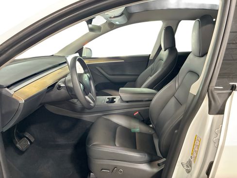 Certified 2023 Tesla Model Y Long Range AWD/4WD image 9