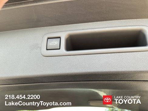 Used 2026 Toyota Highlander XSE AWD/4WD image 13