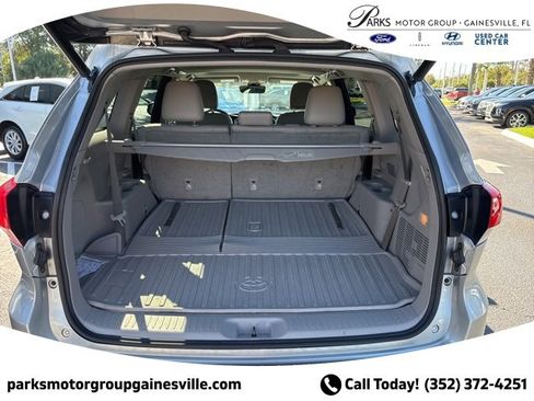 Used 2017 Toyota Highlander Limited image 13