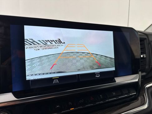 Used 2025 Chevrolet Silverado 1500 LT image 2