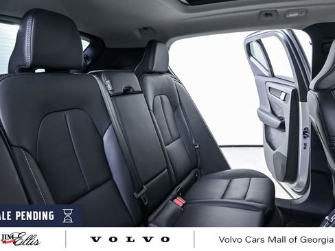 Certified 2025 Volvo XC40 B5 Plus AWD/4WD image 23