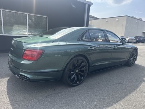 Used 2022 Bentley Flying Spur V8 image 11