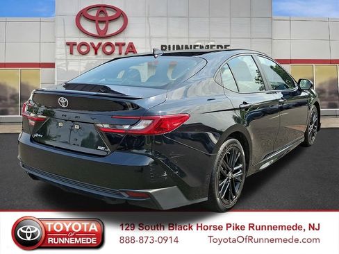 Used 2025 Toyota Camry SE FWD image 6