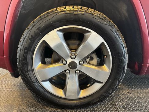 Used 2015 Jeep Grand Cherokee Overland w/ Advanced Technology Group RWD image 36
