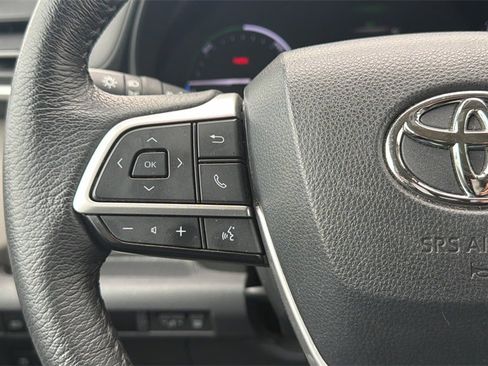 Used 2024 Toyota Sienna XLE image 33