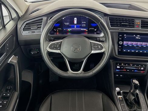 Used 2023 Volkswagen Tiguan SE FWD image 15