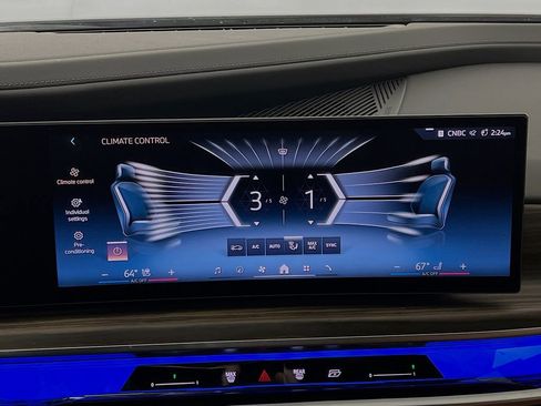 Used 2025 BMW 740i xDrive AWD/4WD image 16