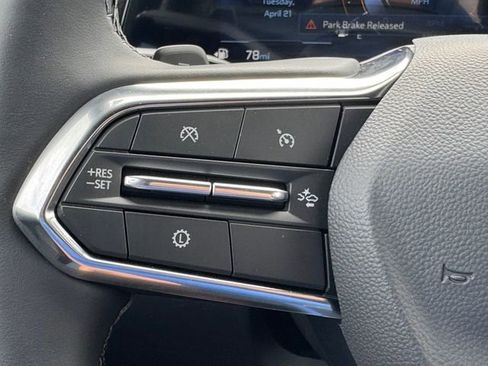 New 2026 Chevrolet Equinox LT w/ Convenience Package II FWD image 17