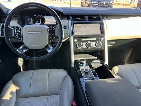Used 2019 Land Rover Discovery HSE image 4