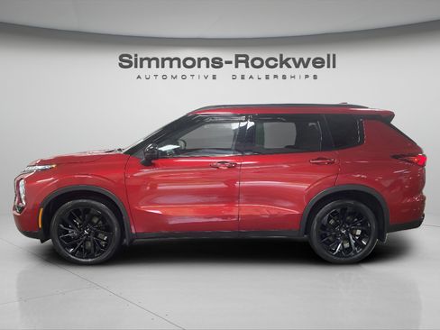 Used 2023 Mitsubishi Outlander SE AWD/4WD image 2