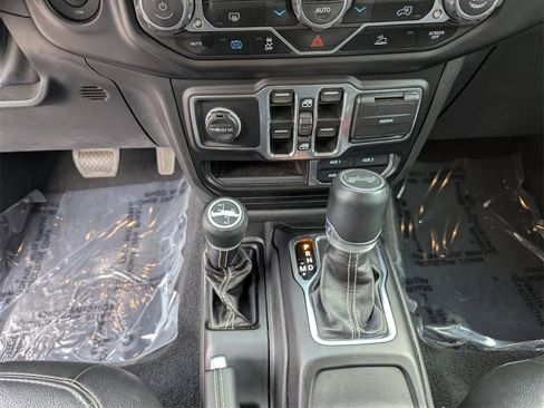 Used 2023 Jeep Wrangler Sahara image 25