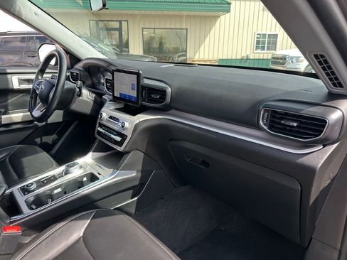 Used 2023 Ford Explorer XLT AWD/4WD image 31