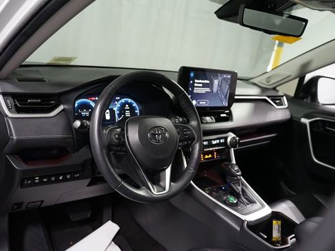 Used 2024 Toyota RAV4 Limited image 11