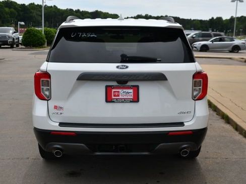 Used 2023 Ford Explorer XLT w/ Equipment Group 202A AWD/4WD image 4