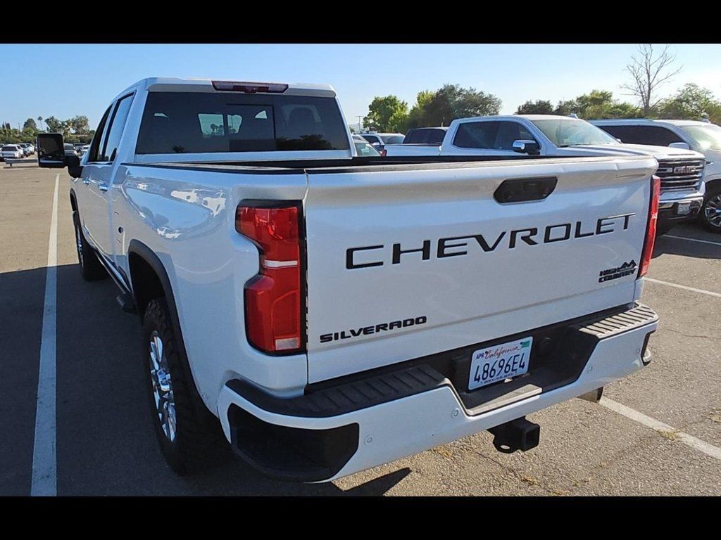 Used 2024 Chevrolet Silverado 3500 High Country w/ High Country Premium Package AWD/4WD image 8