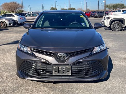 Used 2020 Toyota Camry LE image 2