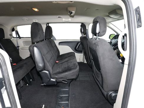 Used 2017 Dodge Grand Caravan SE FWD image 21