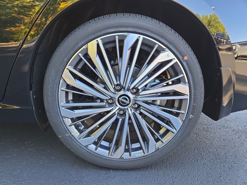 New 2025 Nissan Altima 2.5 SL image 9