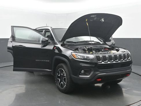 Used 2025 Jeep Compass Trailhawk w/ Sun & Sound Group AWD/4WD image 60