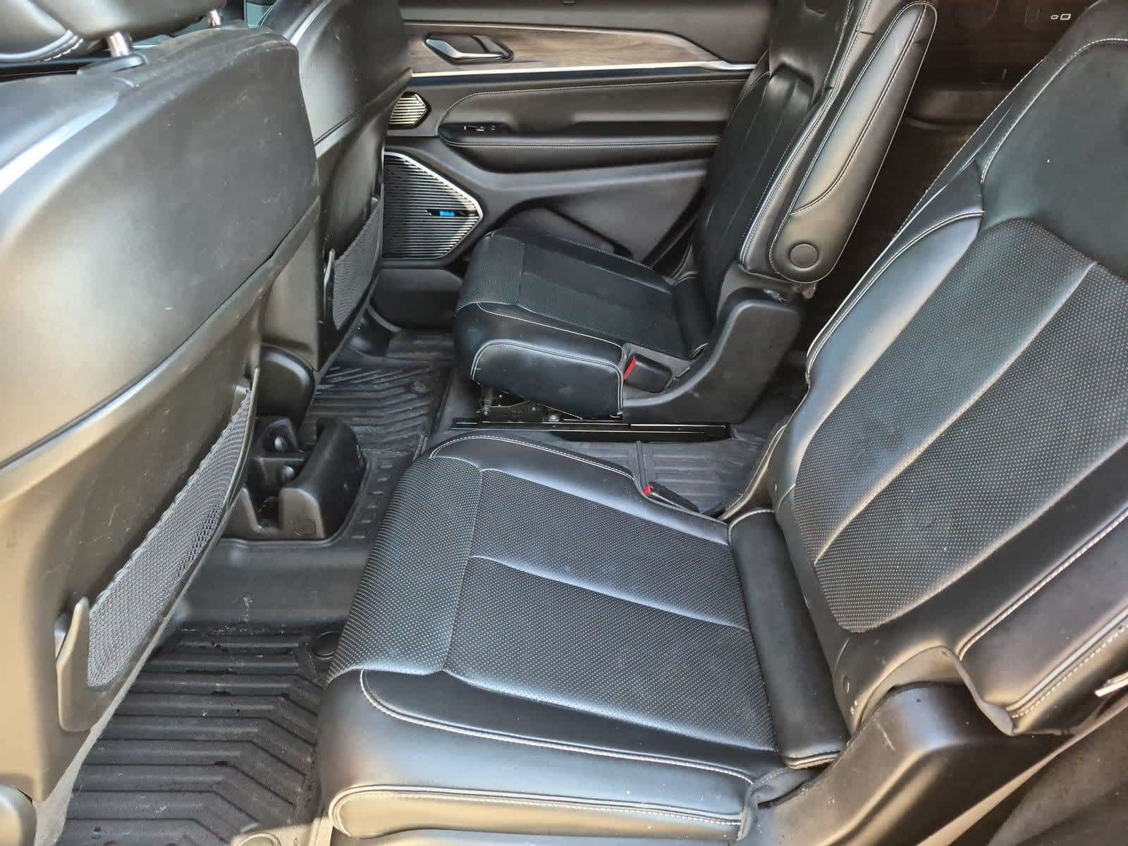 Used 2021 Jeep Grand Cherokee L Overland w/ Luxury Tech Group IV RWD image 19