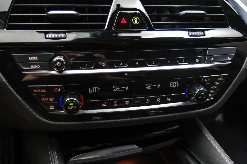Used 2023 BMW M550i xDrive w/ Executive Package AWD/4WD image 27
