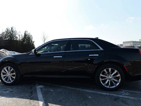 Used 2018 Chrysler 300 Limited image 5