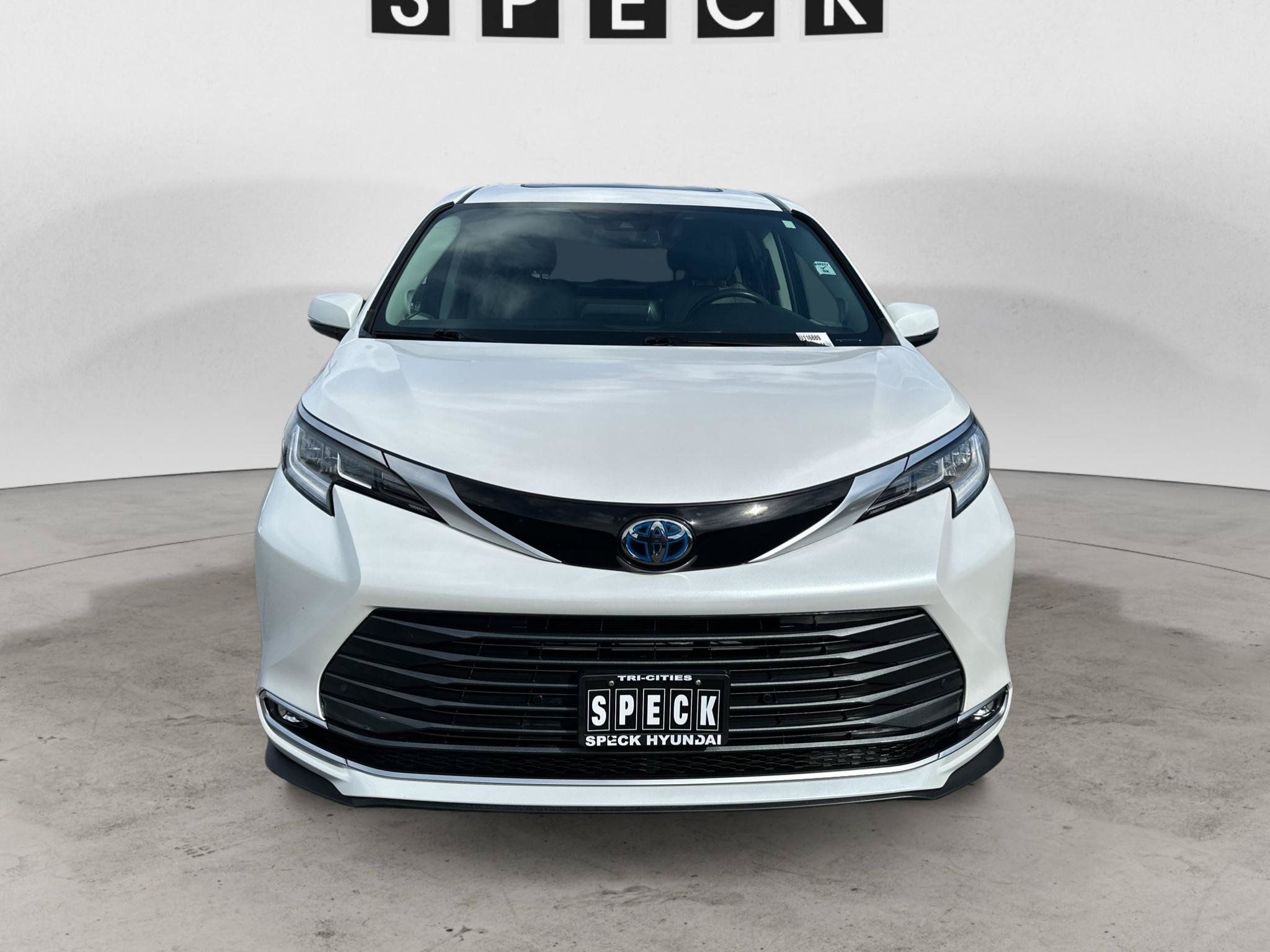 Used 2024 Toyota Sienna Limited AWD/4WD image 7