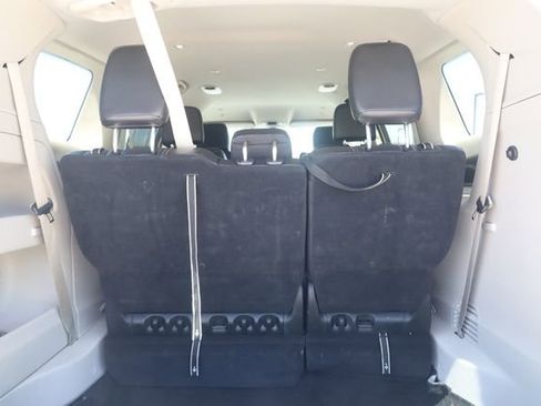Used 2024 Chrysler Pacifica Touring-L FWD image 22