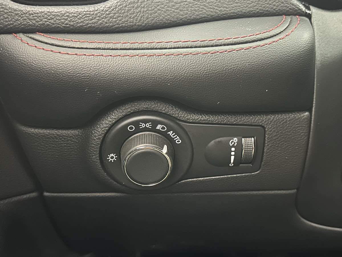 Used 2025 Dodge Durango GT AWD/4WD image 39