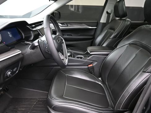 Used 2024 Jeep Grand Cherokee Limited w/ Black Appearance Package image 10