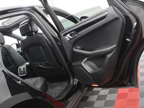 Used 2018 Porsche Macan AWD/4WD image 19