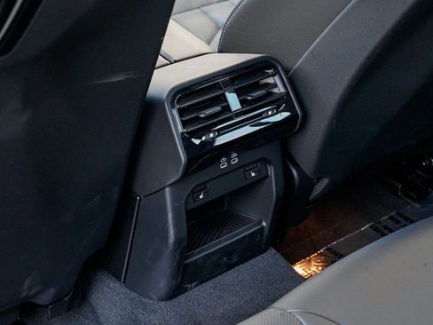 Used 2025 BMW i5 xDrive40 w/ M Sport Package image 17