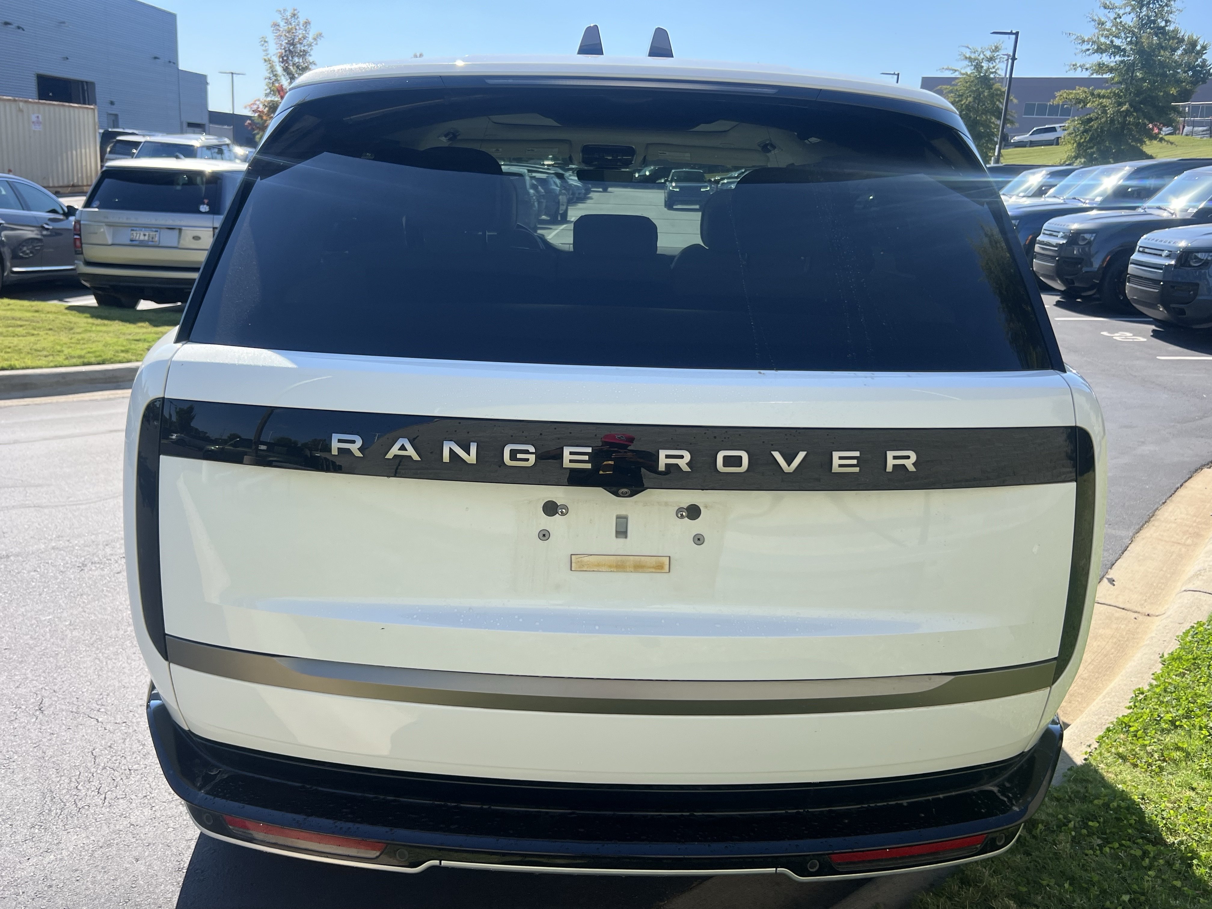 Used 2025 Land Rover Range Rover SE AWD/4WD image 6