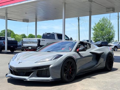 Used 2024 Chevrolet Corvette Z06 RWD image 6