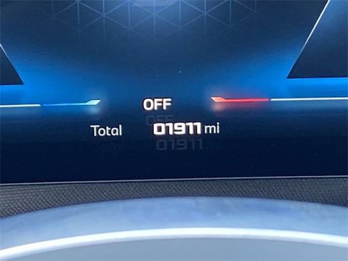 Certified 2024 BMW i7 M70 w/ Executive Package image 27