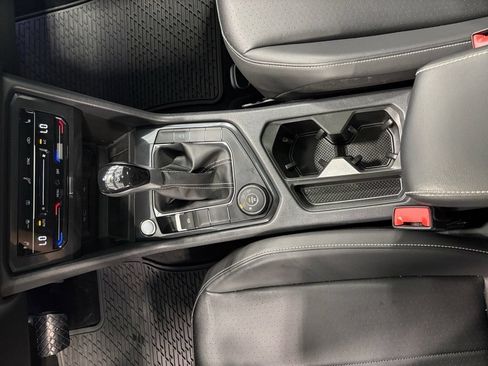 Used 2024 Volkswagen Tiguan SE w/ Panoramic Sunroof Package AWD/4WD image 20