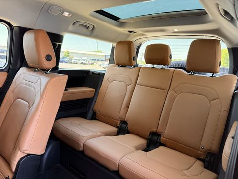 Used 2023 Land Rover Defender 130 First Edition image 27