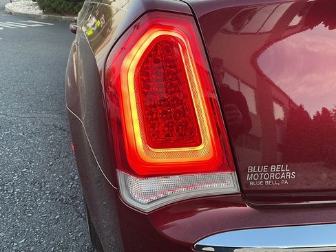 Used 2018 Chrysler 300 Touring image 21