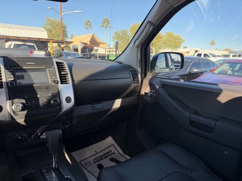 Used 2015 Nissan Xterra PRO-4X w/ Pro-4x Leather Package image 24