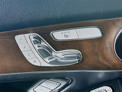 Used 2021 Mercedes-Benz GLC 300 GLC 300 w/ Premium Package image 22