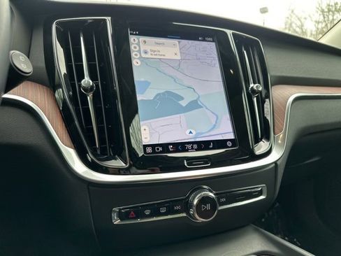 Certified 2025 Volvo V60 B5 Cross Country Plus image 23