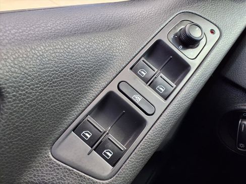 Used 2017 Volkswagen Tiguan Limited image 9