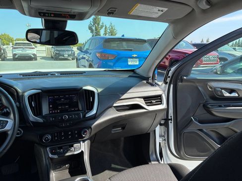 Used 2024 GMC Terrain SLE FWD image 33