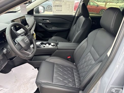 New 2026 Nissan Rogue Platinum image 12